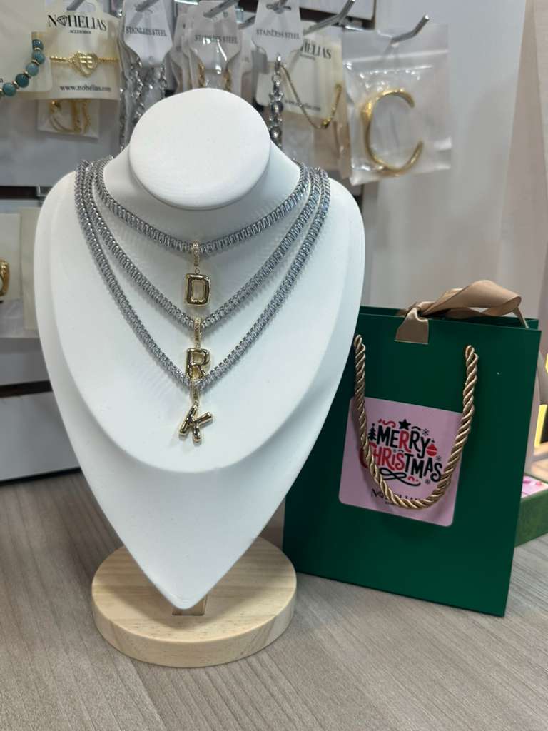 Inicial Dorado Piedra